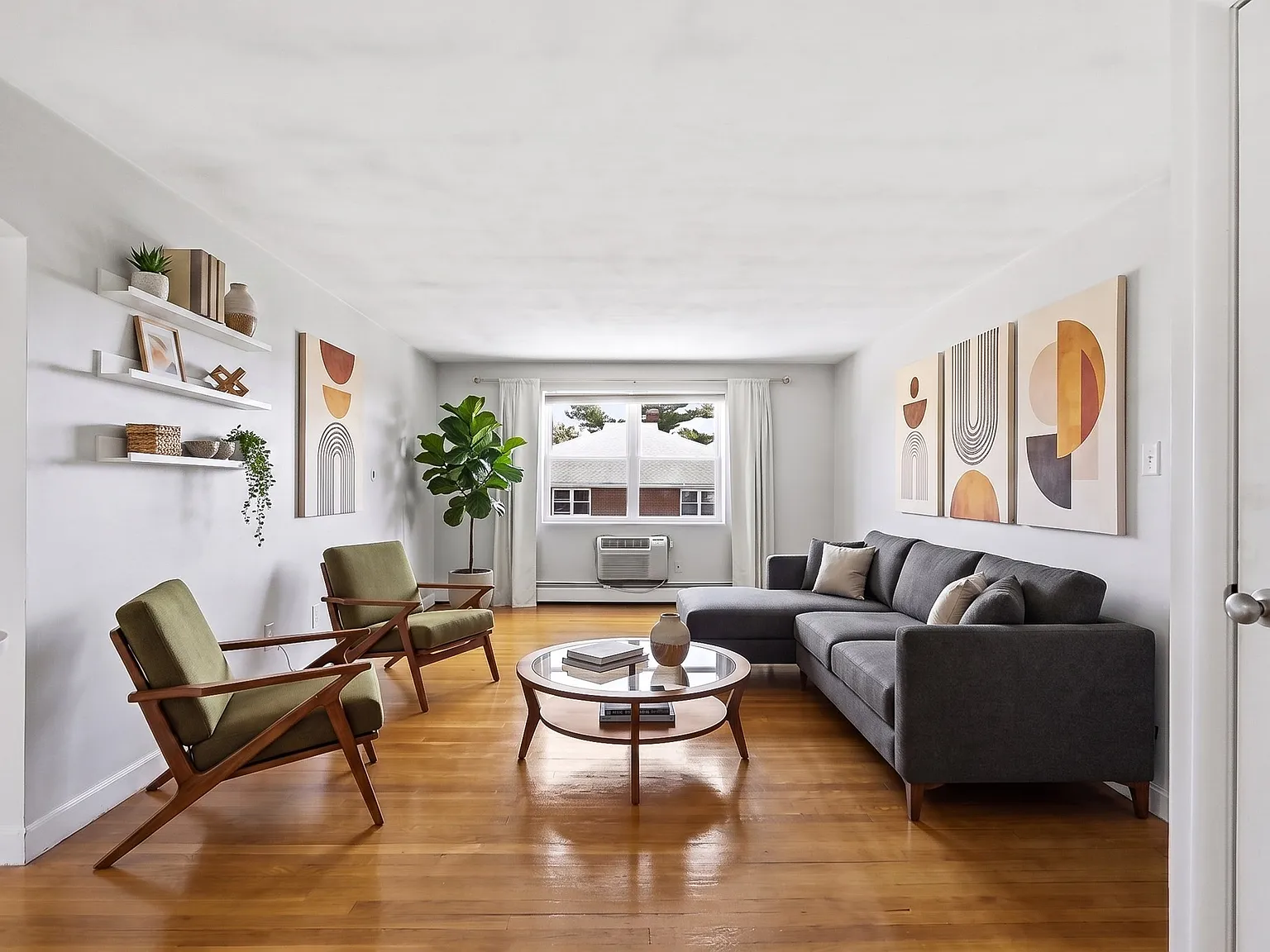 1 bed, 715 sqft, $2,100 — Photo 2