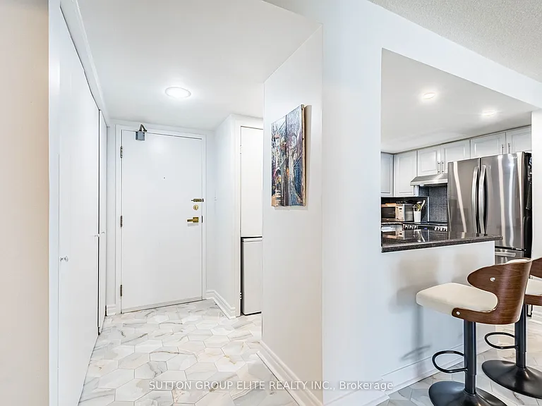 2091 Hurontario St #307 — Photo 8