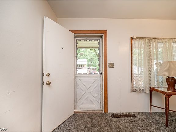 4th image of 108 Fairlawn Ave
