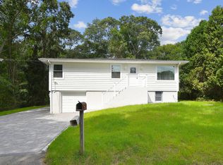 9 Park Ct, Niantic, CT 06357