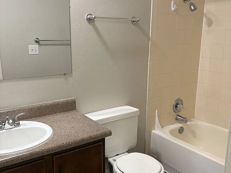 Prospect Pointe Apartments — Photo 53