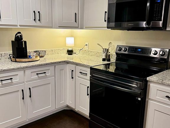 4th image of 402 8th St