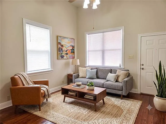 222 David St — Photo 2