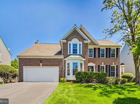 20674 Settlers Point Pl, Sterling, VA 20165