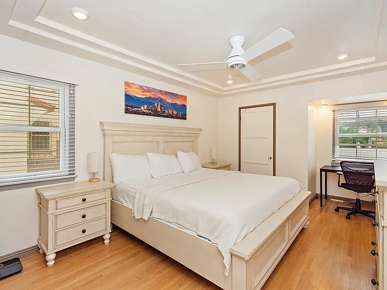 10206 S Hobart Blvd — Photo 3
