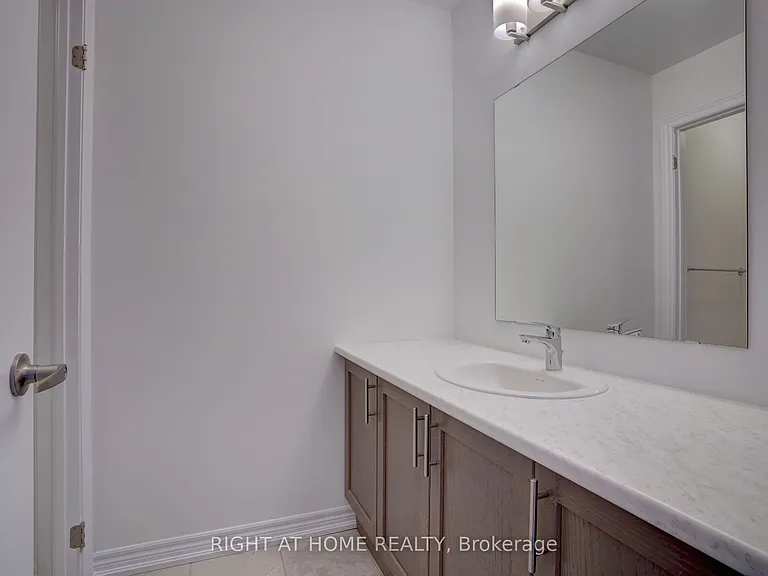 2038 Cameron Lott Cres — Photo 23