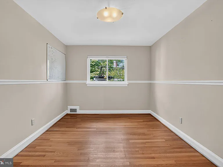 2333 Huidekoper Pl NW — Photo 14