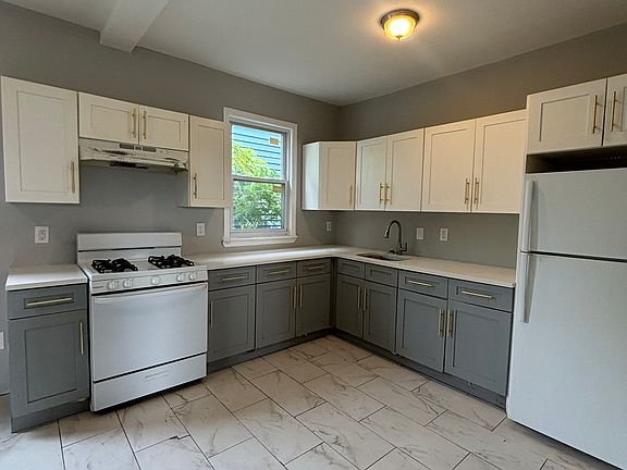 2nd image of 905 S 16th St Floor 2