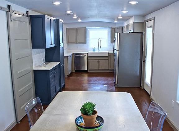 4th image of 402 W Johanna St