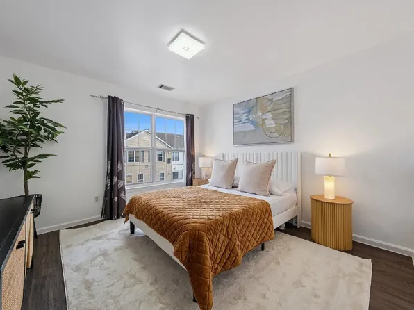 3 Soho Dr #108, Jersey City, NJ 07305