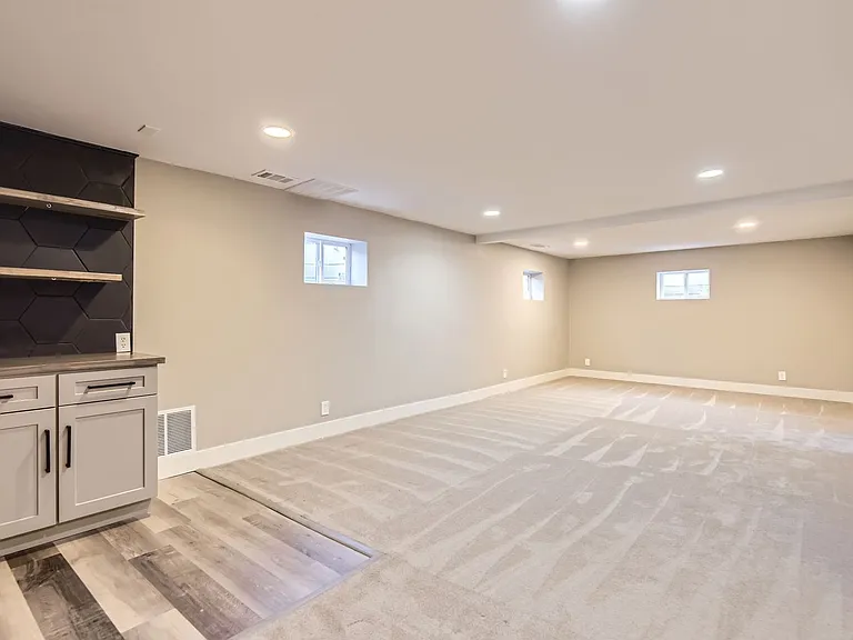 3576 S Holly St — Photo 7
