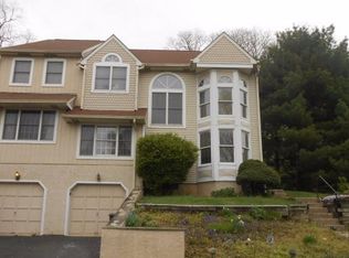 8841 Duveen Dr, Wyndmoor, PA 19038
