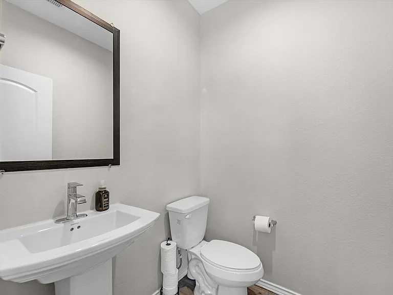 5455 Pinetree Crescent Ln — Photo 7