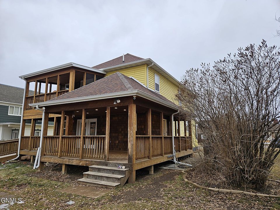 1st image of 230 4th Ave W