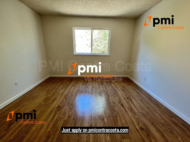 409 Camelback Rd — Photo 16