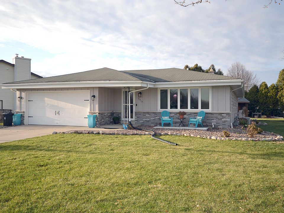 1st image of 2515 S Parkside Dr