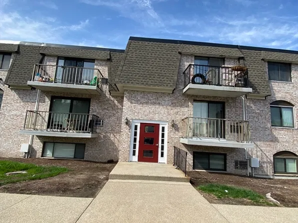 40 High St APT 308, Dedham, MA 02026