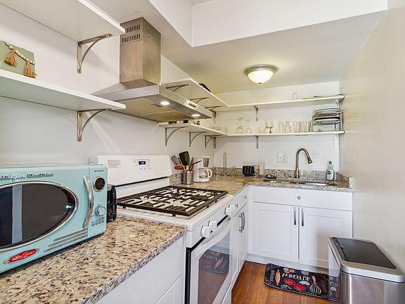 5th image of 913 Mooberry St #F