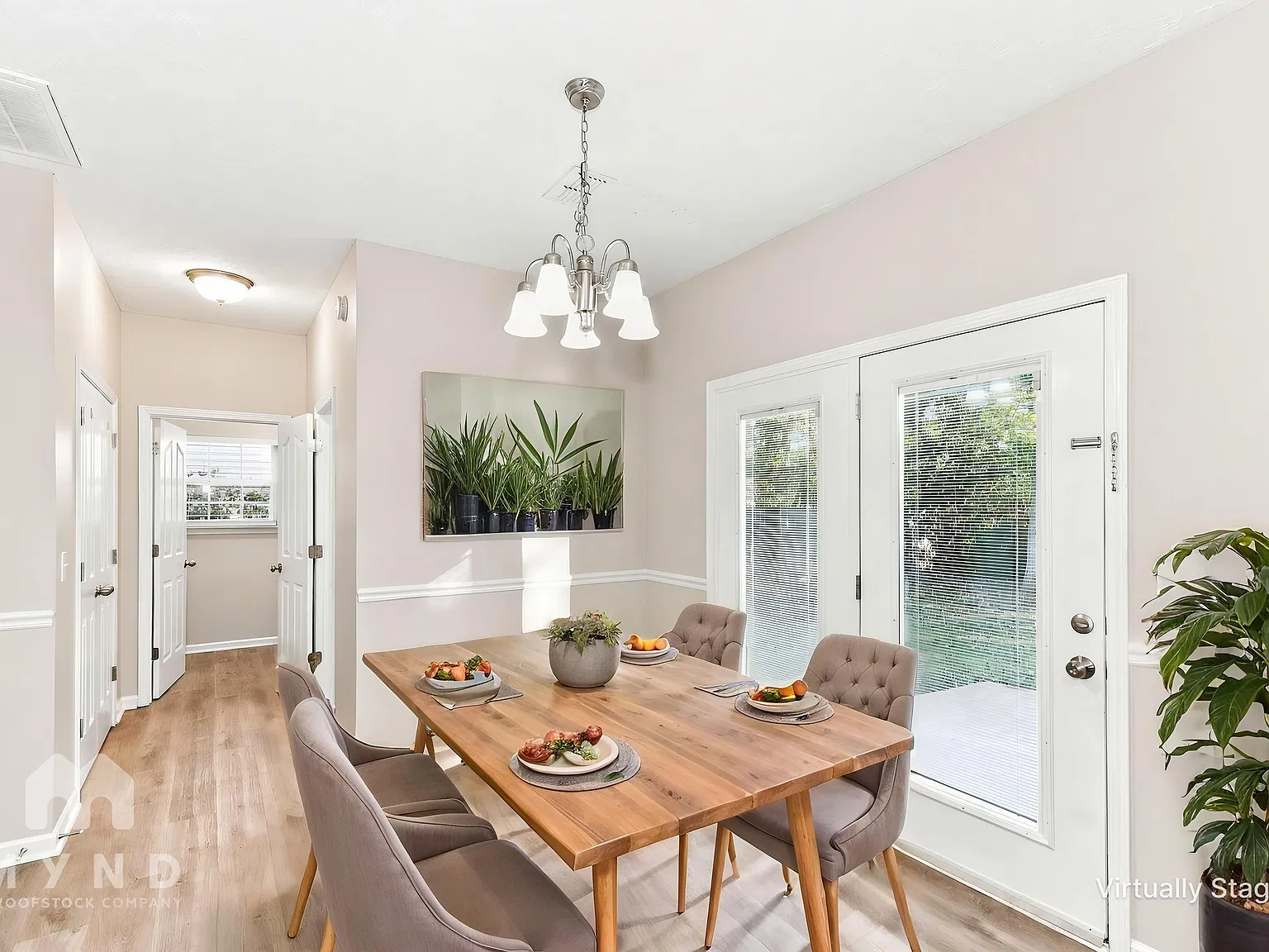 3 bed, 2.0 bath, 1900 sqft, $2,295 — Photo 3