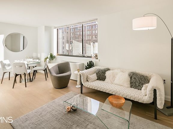 3rd image of 250 W 19th St APT 3L