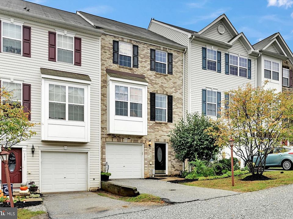 1st image of 345 W Chestnut St #18