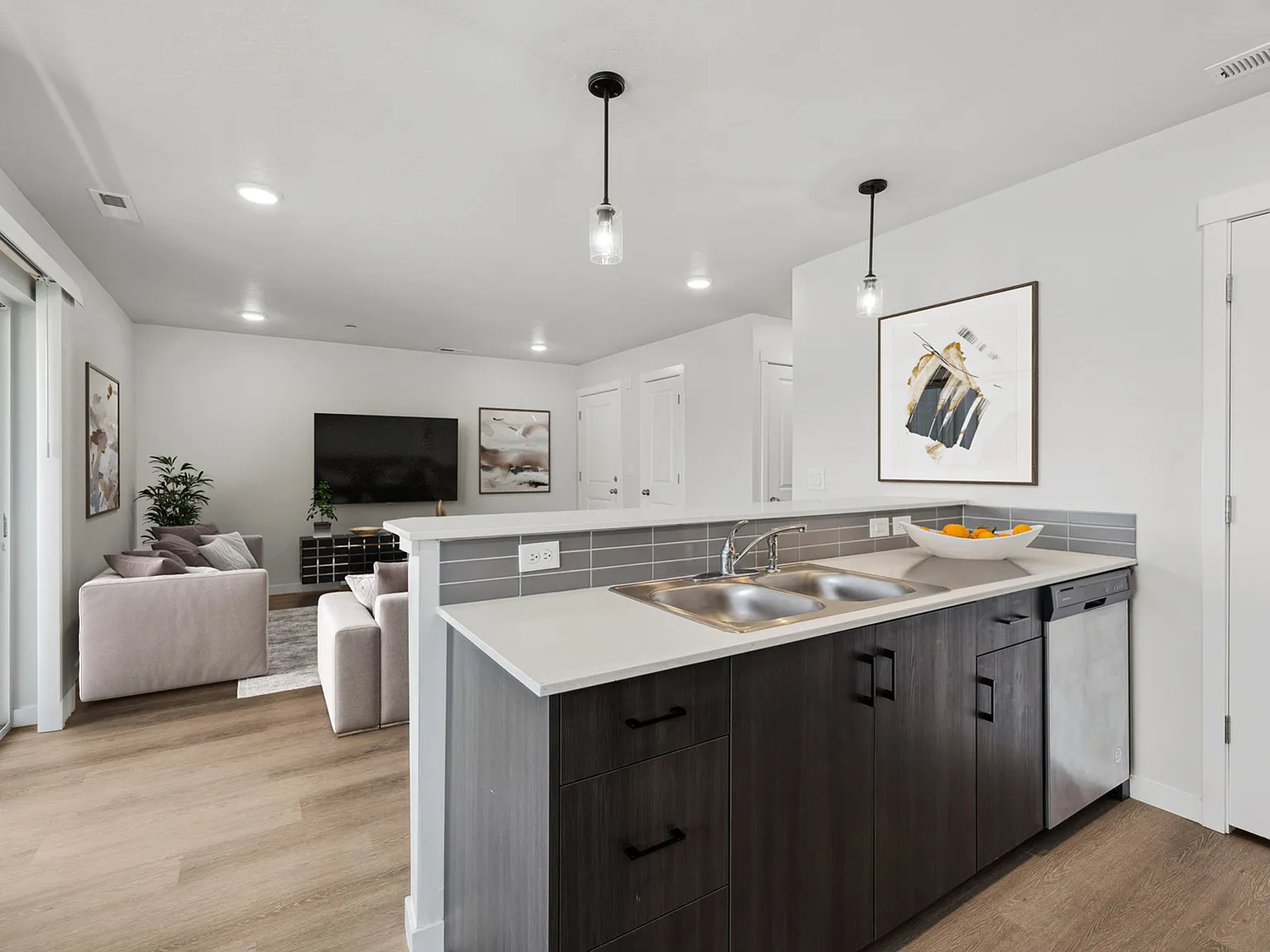 Breckenridge Apartments — Photo 3