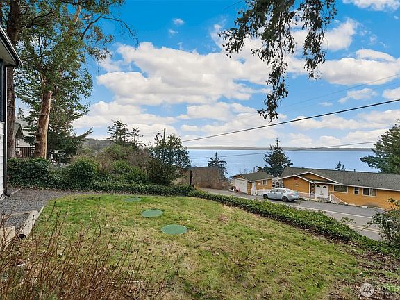 3rd image of 350 N Sunset Drive