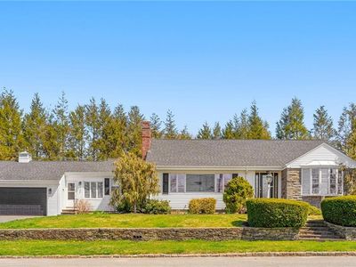 130 Meshanticut Valley Pkwy, Cranston, RI, 02920