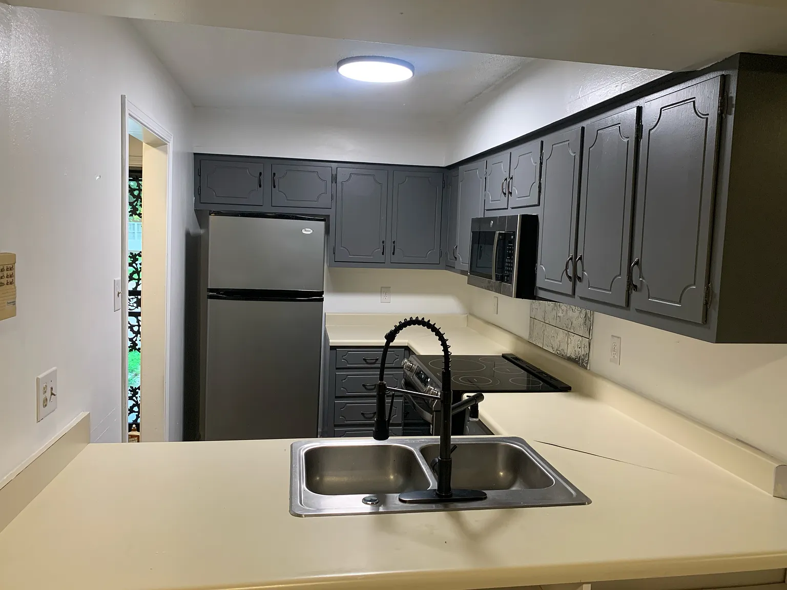 1148 Willow St — Photo 4