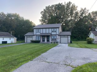 6517 Secor Rd, Lambertville, MI 48144