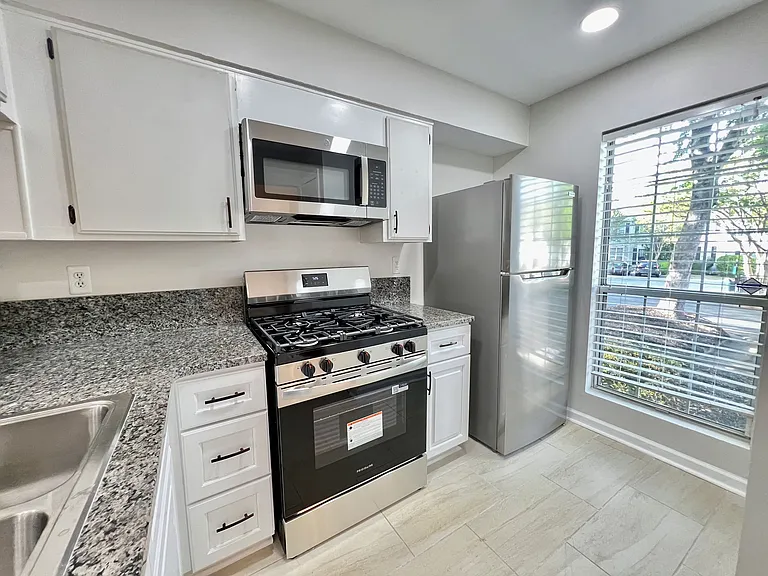 601 Wedgewood Way — Photo 3
