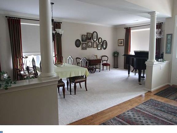 3rd image of 1642 Village Ave