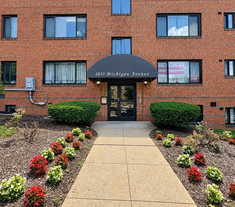 1031 Michigan Ave NE #101