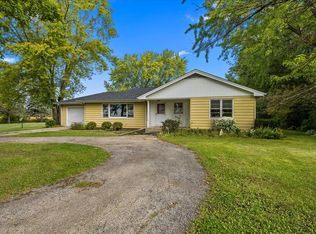 39W258 Seavey Rd, Batavia, IL 60510