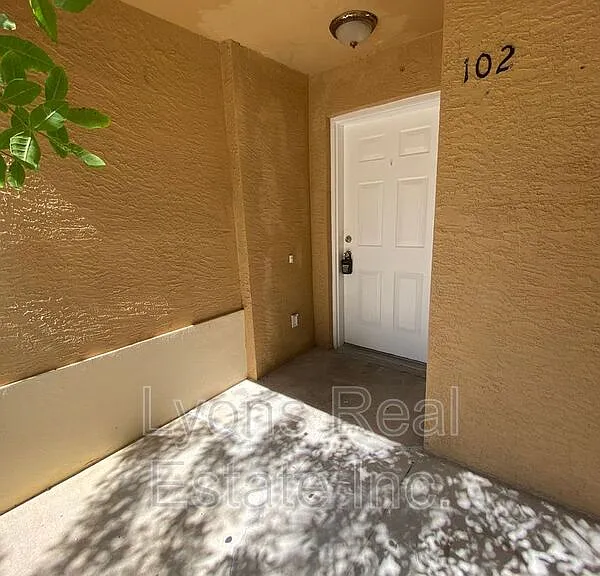 3806 SW 7th Pl #102 — Photo 2