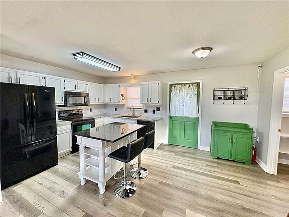 2nd image of 2301 Rolling Green Rd