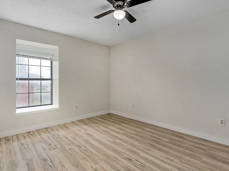 1221 S Park Ave #5 — Photo 6