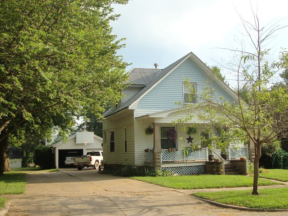 2nd image of 205 Roxanna St