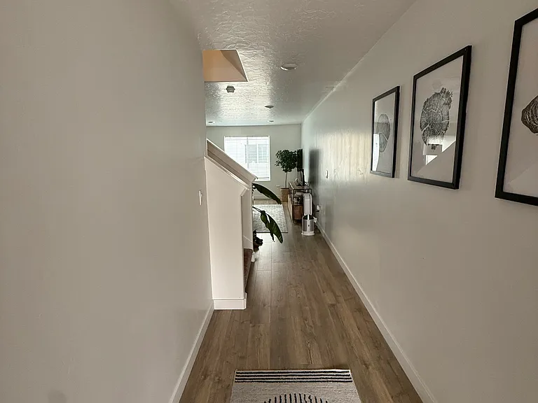 388 N Sea Chaser Ln — Photo 2