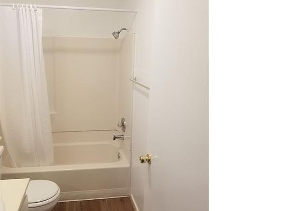 3rd image of 5520 Fulcher Ave APT 104