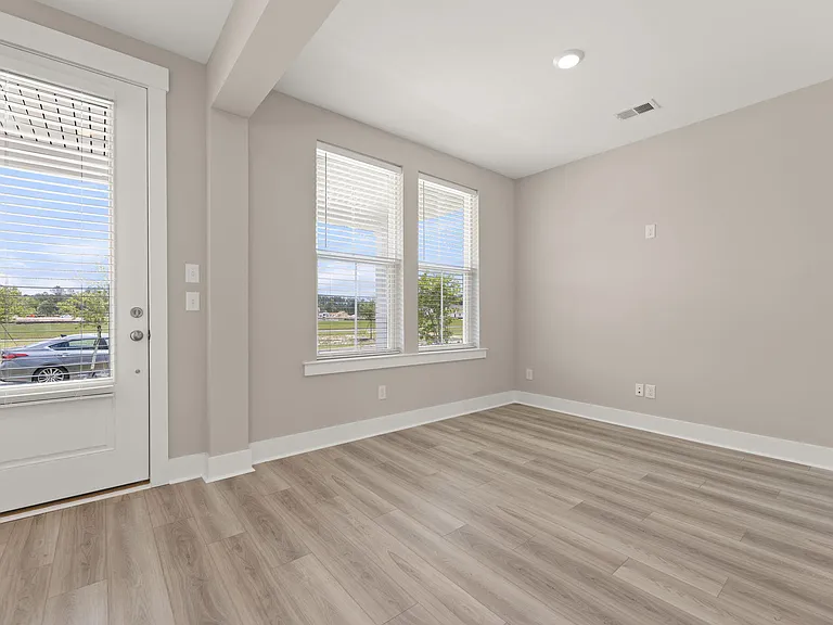 543 Rhythm St — Photo 3