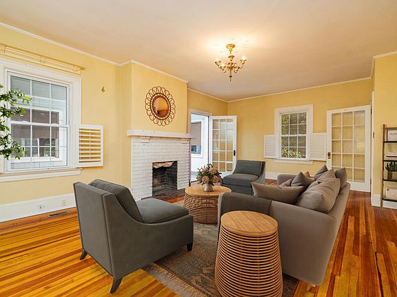 4th image of 216 Brehon St
