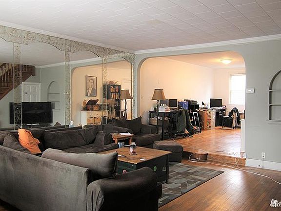 2nd image of 3268 46th St #2