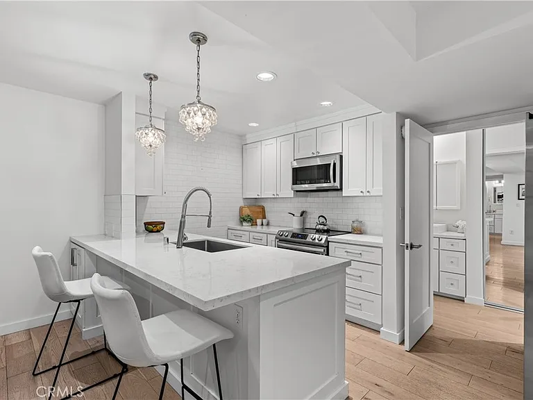 5257 Radford Ave #101 — Photo 7