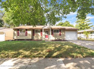 1900 Holly Way, Lansing, MI 48910