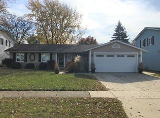 371 Wellington Ave, Elk Grove Village, IL 60007