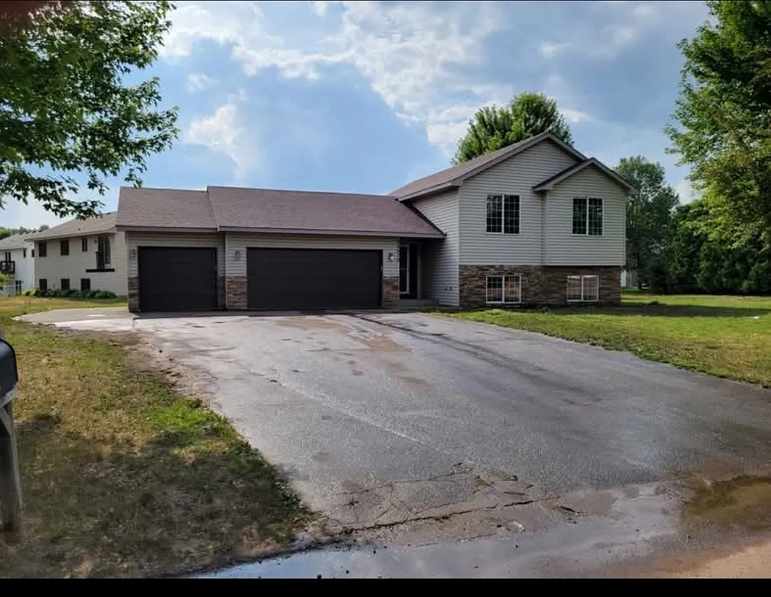 4 bed, 2100 sqft, $2,250 — Photo 1