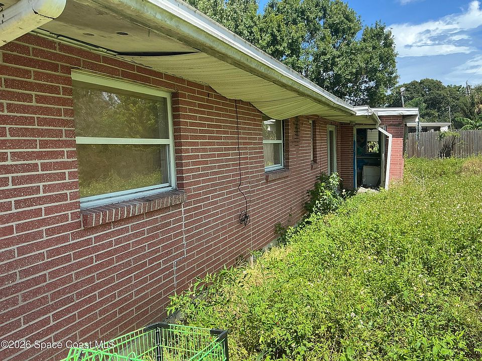 2nd image of 1929 Dawn Dr
