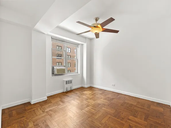 310 Lexington Avenue image 18 of 25