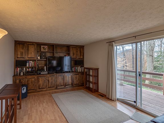 5th image of 7667 Summerhill Ct